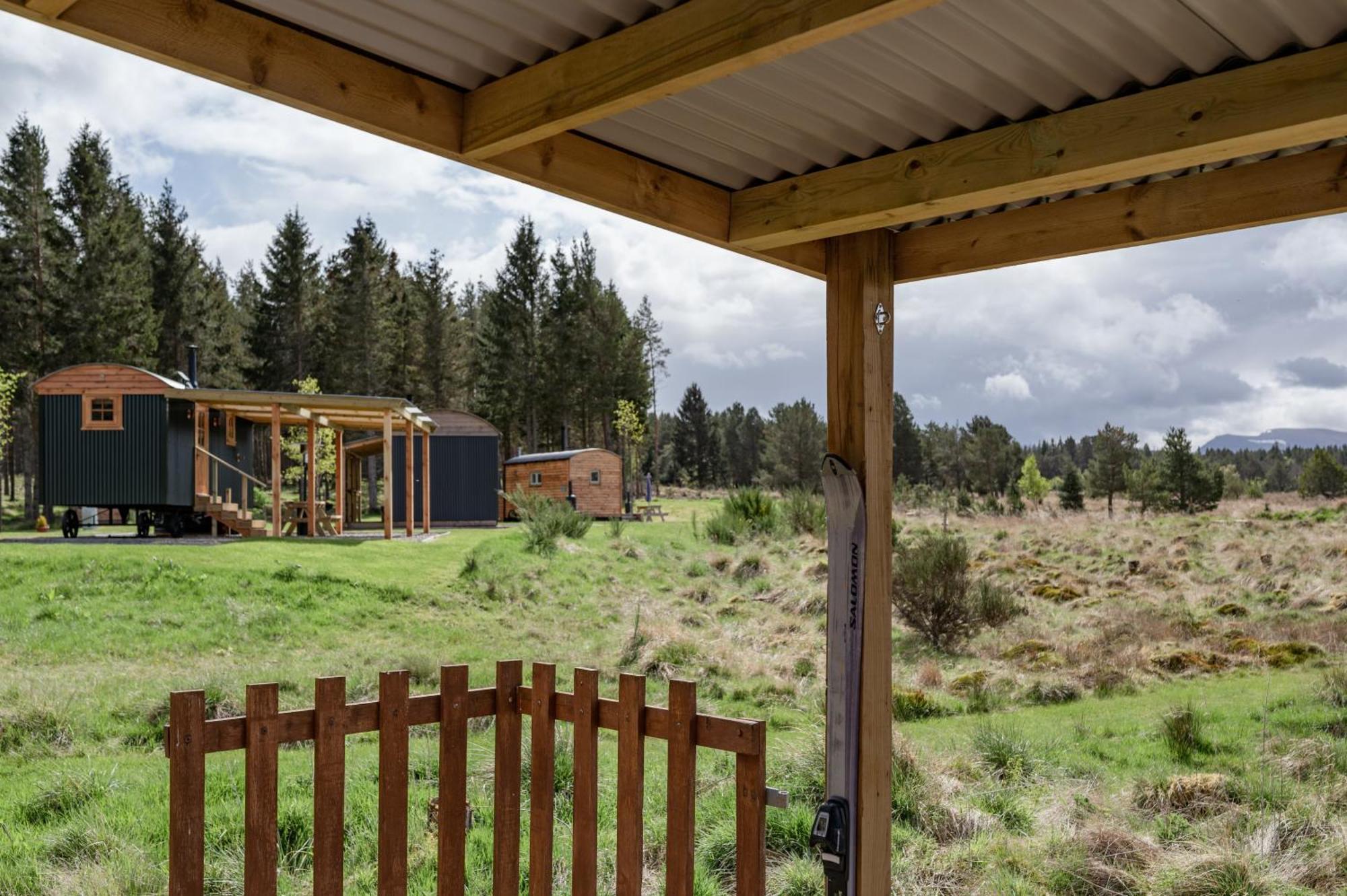 Highland Shepherd Huts Нети Бридж Стая снимка